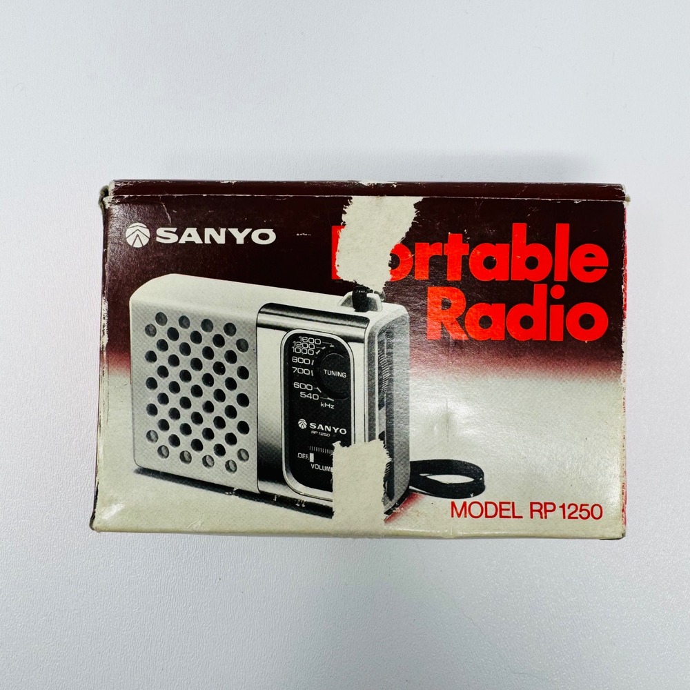 Vintage Sanyo RP1250 AM Portable Radio‎ Cream Silver Handheld Pocket Radio Boxed
